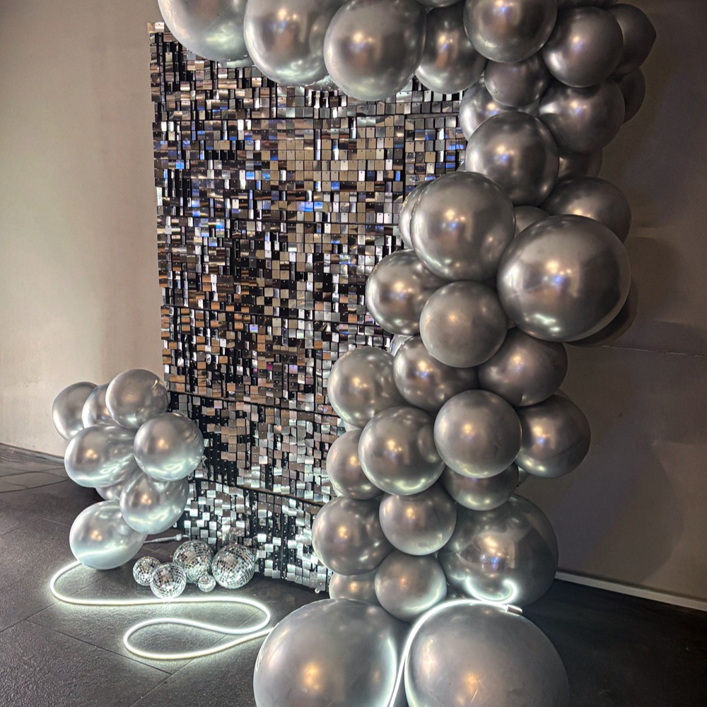 | CHROME PARTY | 

#balloonstylist #balloonartist #silvershimmerwall #eventstylist #boksomdaais #chrome #shimmerwall #organicballoongarland #balloongarland #eventstyling