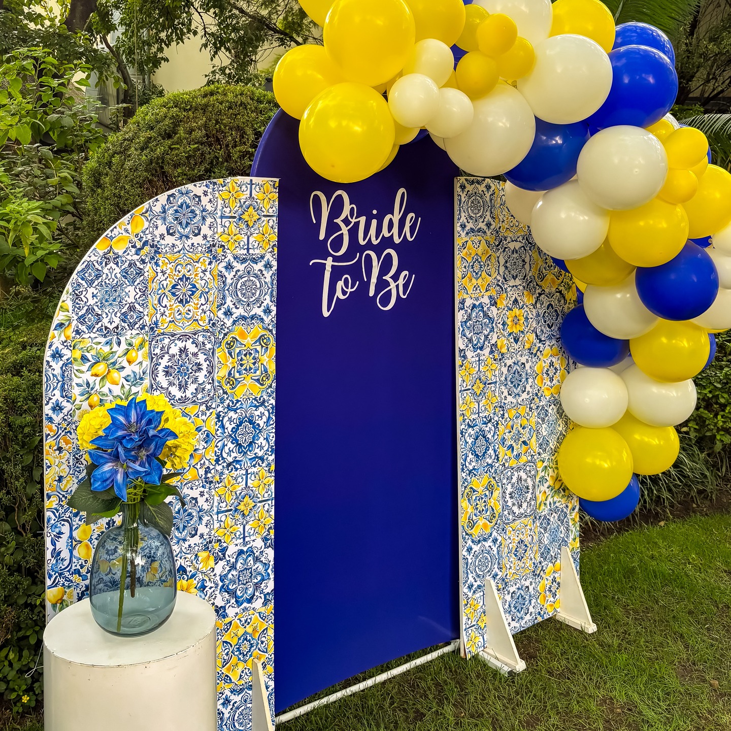 | AMALFI COAST BRIDAL SHOWER |
#amalficoast #bridalshower #italiantiles #positano #bridetobe #backdrop #balloons #organicballoongarland #boksomdaais #shefoundhermainsqueeze #eventstyling #boksomdaais