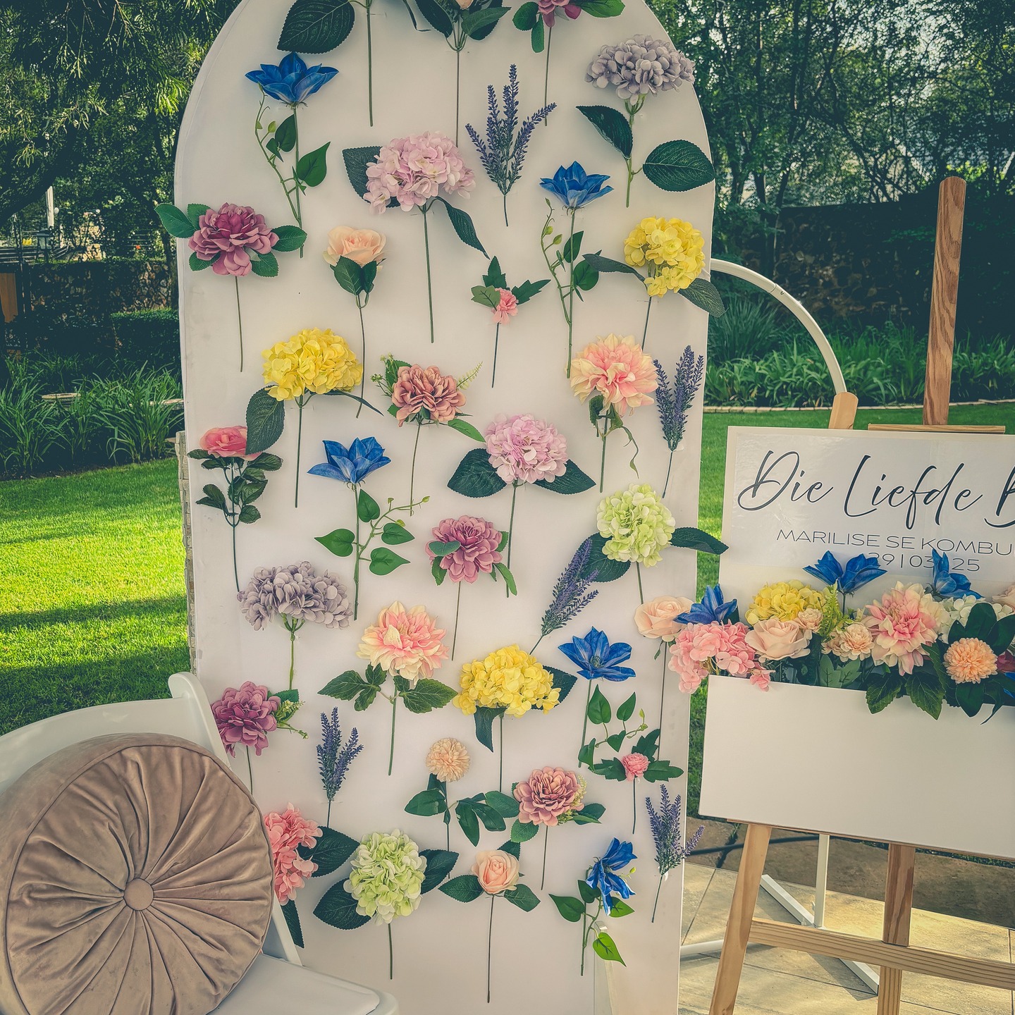 | PASTEL FLORAL GARDEN TEA PARTY BRIDAL SHOWER |
#pastel #flowers #bridalshower #gardenteaparty #boksomdaais #floralbackdrop #loveinbloom #eventstyling