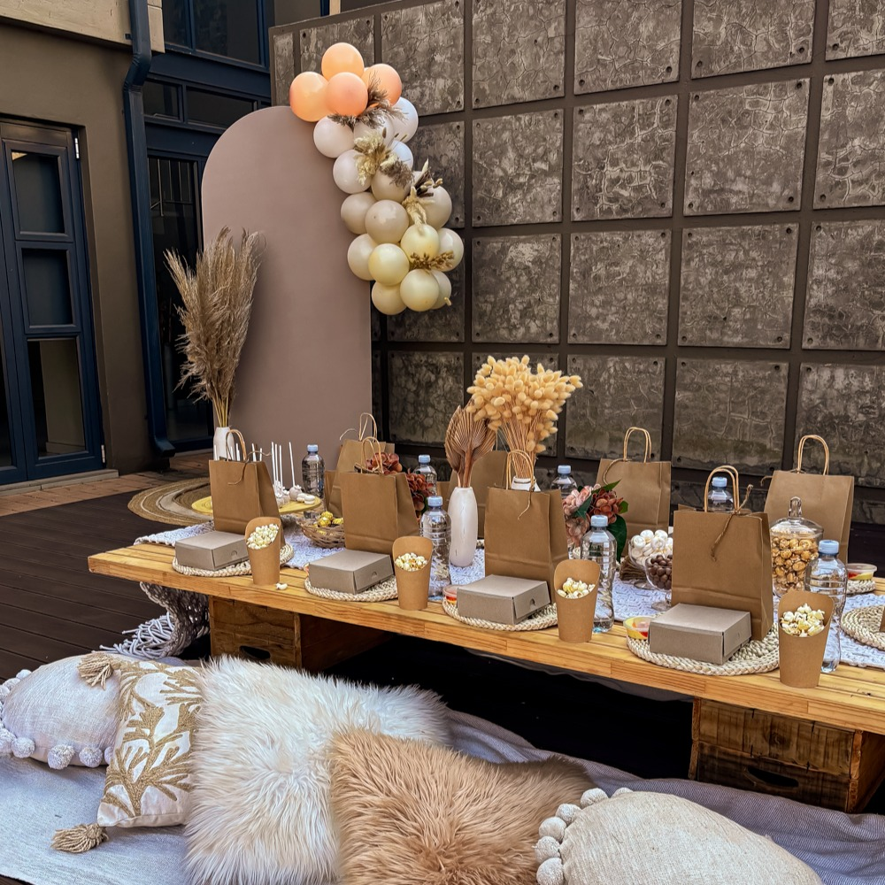 | BOHO PICNIC |

#bohopicnic #picnic #backdrop
#balloons #eventstyling #eventstylist #boksomdaais #picnictable #tablesettings
#teenparty