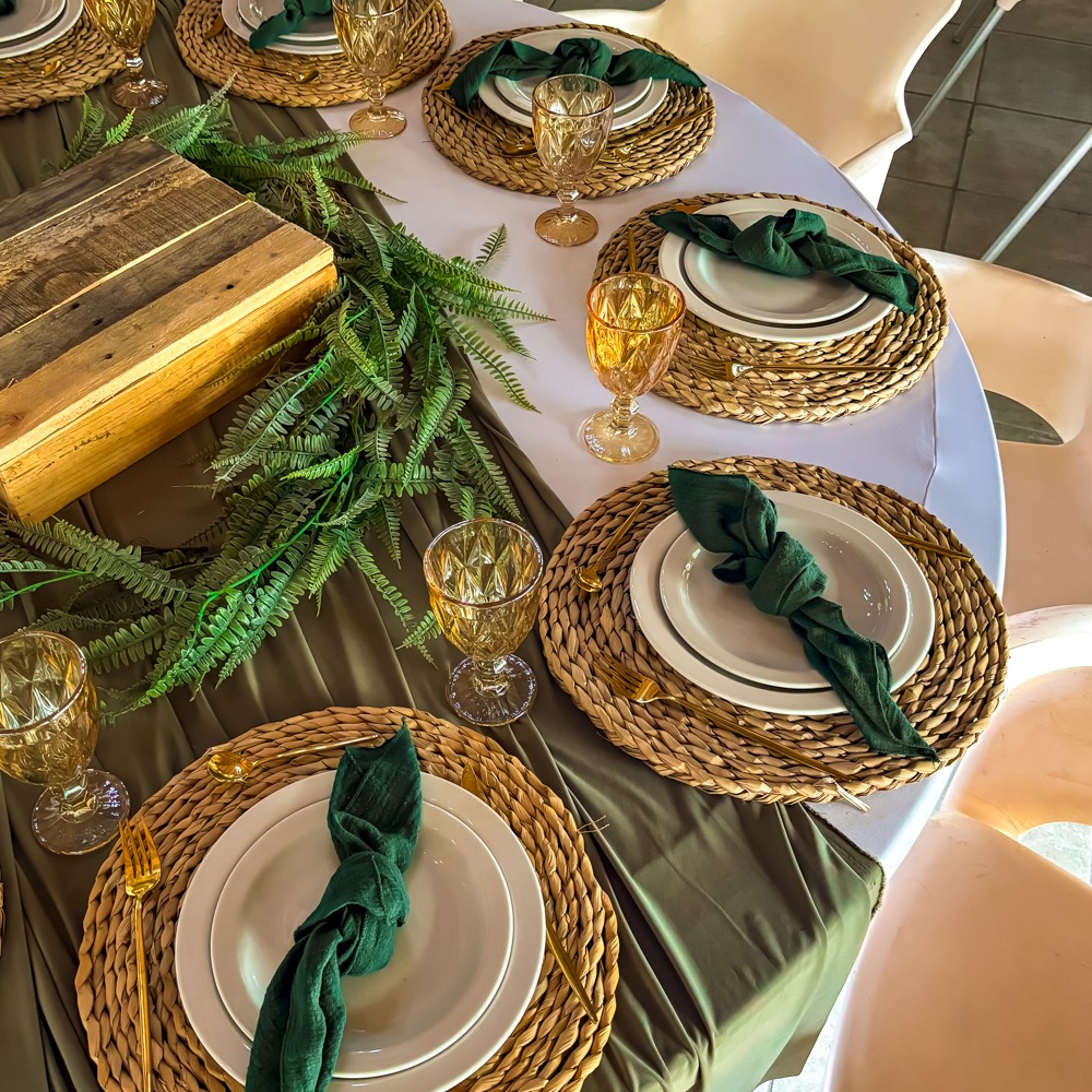 | GREEN & GOLD TABLE SETTINGS | 

#greenandgold #tablesettings #tablescape #rustic #boksomdaais #eventstylist #gauteng #tabledecor