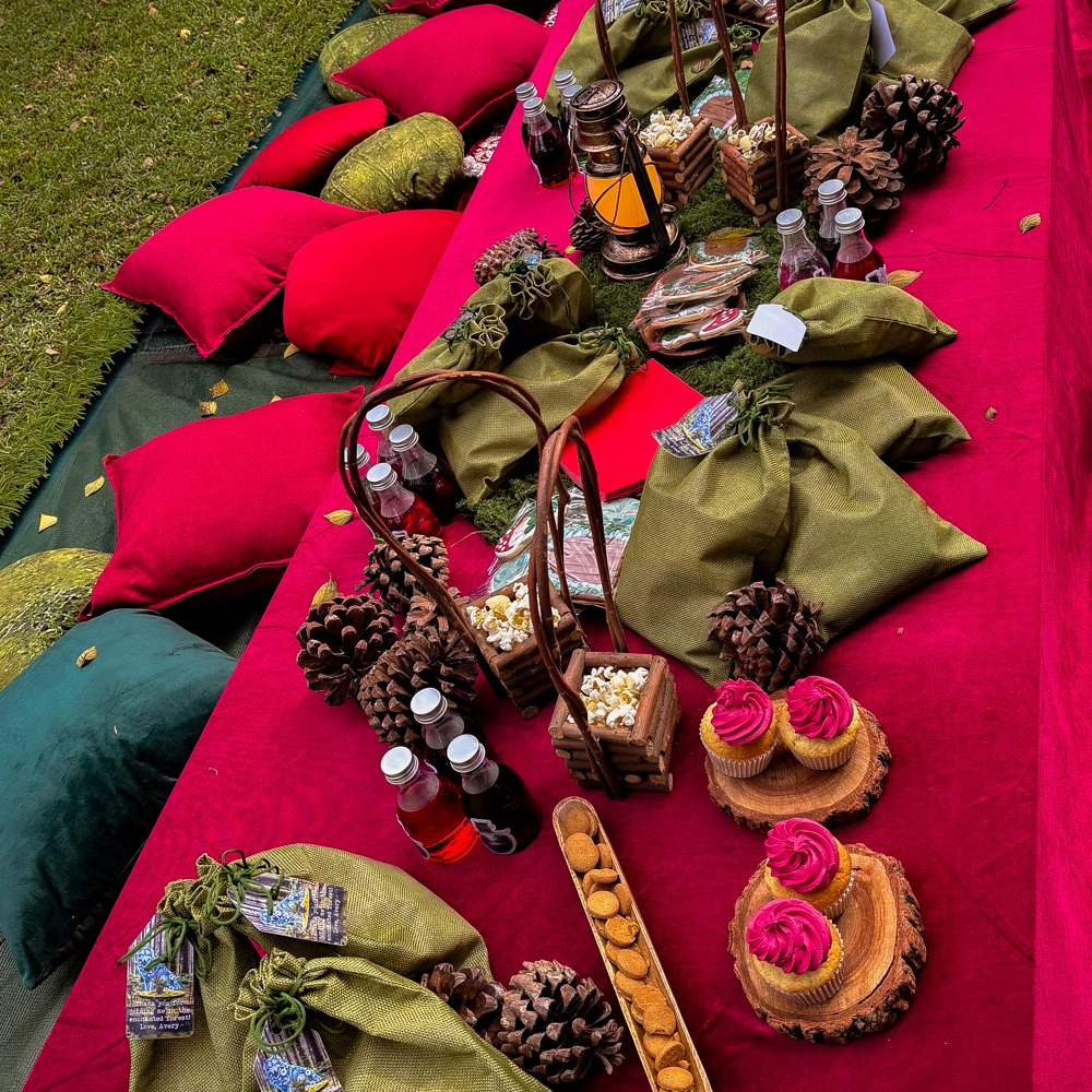 | ENCHANTED FOREST PARTY |

#enchantedforest #enchantedforestparty #kidsparty #partystyling #eventplanner #gauteng #eventstyling #picnictable #forestlife #partytheme #boksomdaais