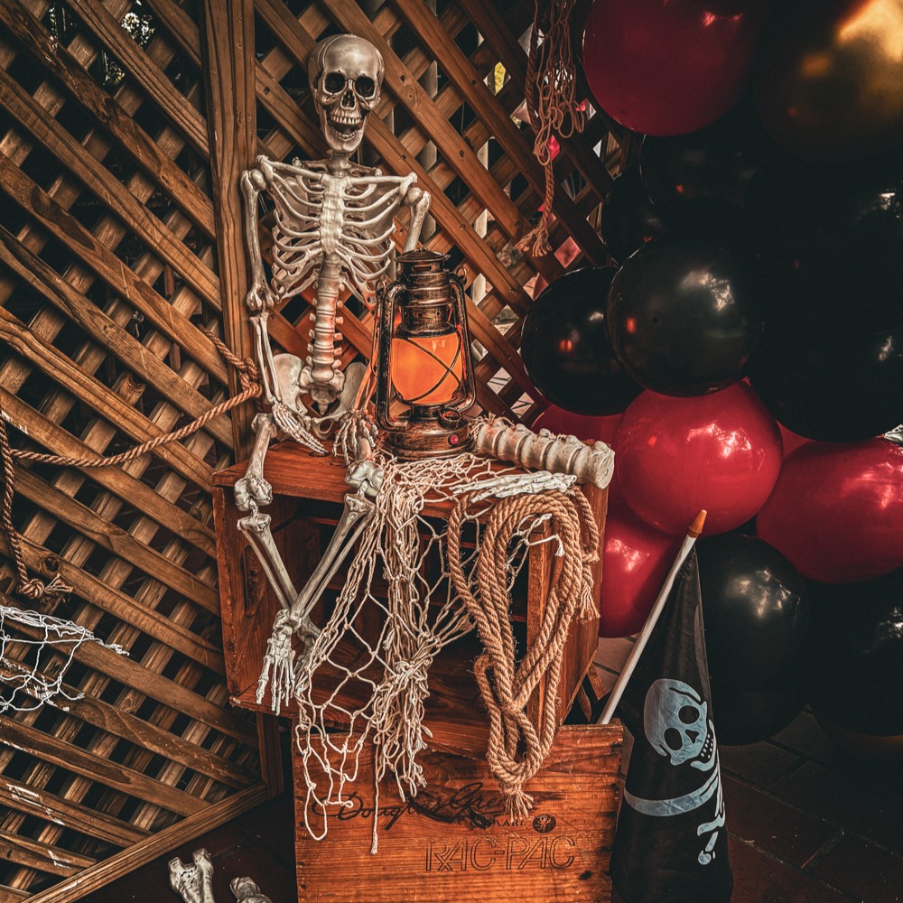 | PIRATE BACHELORETTE PARTY |

#pirateparty #pirates #lastsailbeforetheveil #boksomdaais #eventstyling #partystyling #eventstylist #balloons #skeleton #bridalshower #bachelorette #eventhire #backdrop