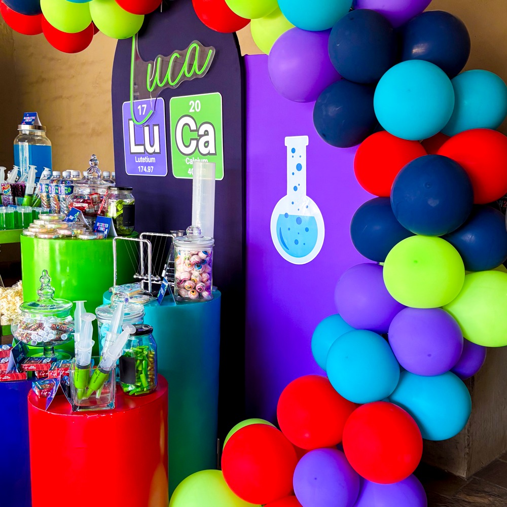 | SCIENCE PARTY |

#scienceparty #science #madscientist #experiments #boksomdaais #partystyling #eventstyling #partyplanner #gauteng #balloons #balloonartist #backdrop #desserttable #candytable