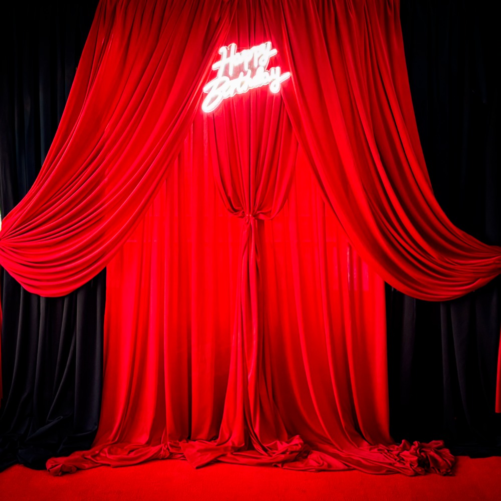 | MOULIN ROUGE PARTY | 

#moulinrouge #eventhire #eventstyling #eventstylist #boksomdaais #gauteng #eventhire #draping #happybirthday #18th #teenparty